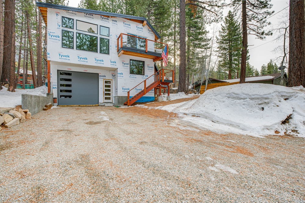 1 Mi to Heavenly Ski Resort: Retreat w/ Hot Tub
