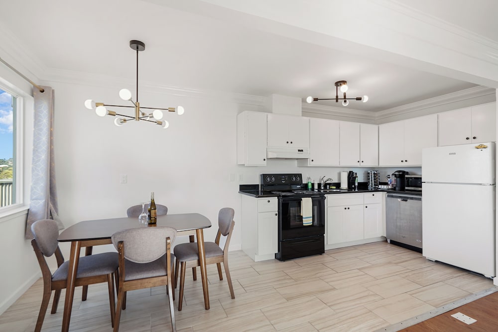 Charming 2BR Coastal Getaway in Pacifica