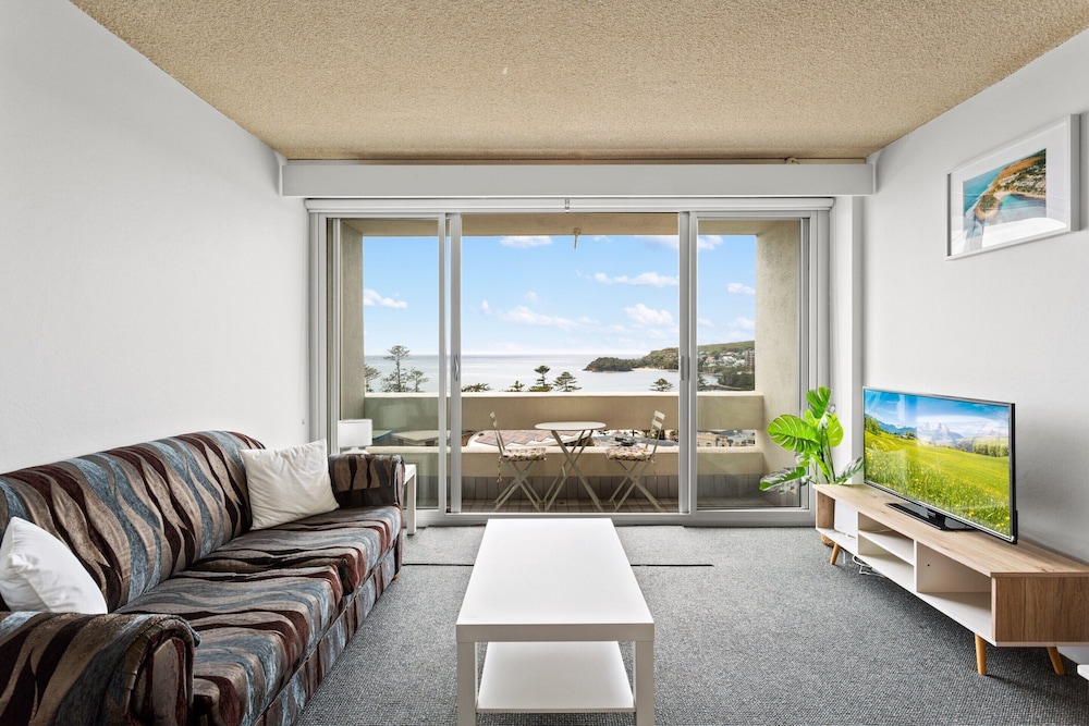 Apartment With Pool Access, a Minute to the Beach