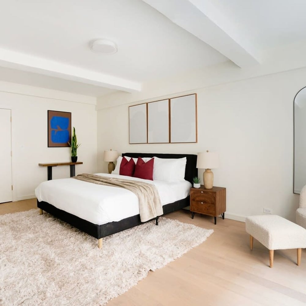52-3de Newly Renovated 2BR BTH Midtown East
