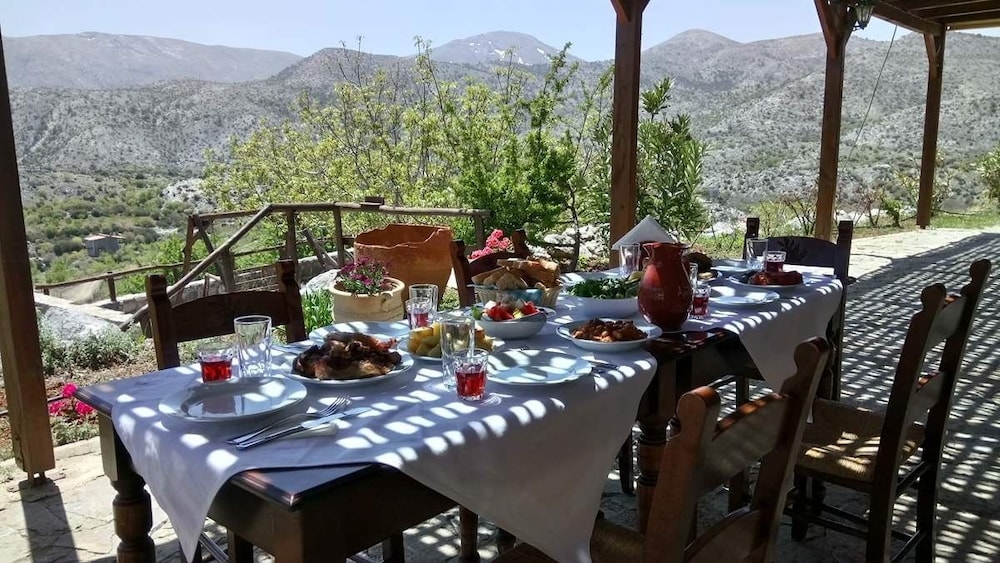 Arodamos Traditional Houses