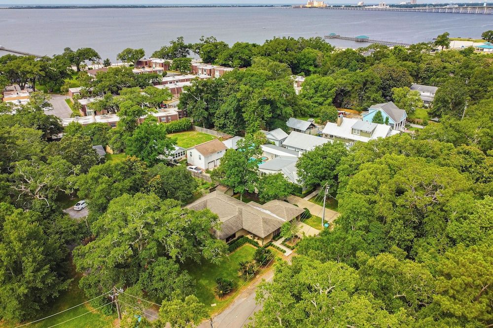 Mid-century Dream Home < Half-mile to Beach! view 3