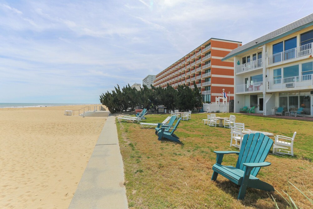 Exclusive Beach Access: VA Beach Studio Condo!