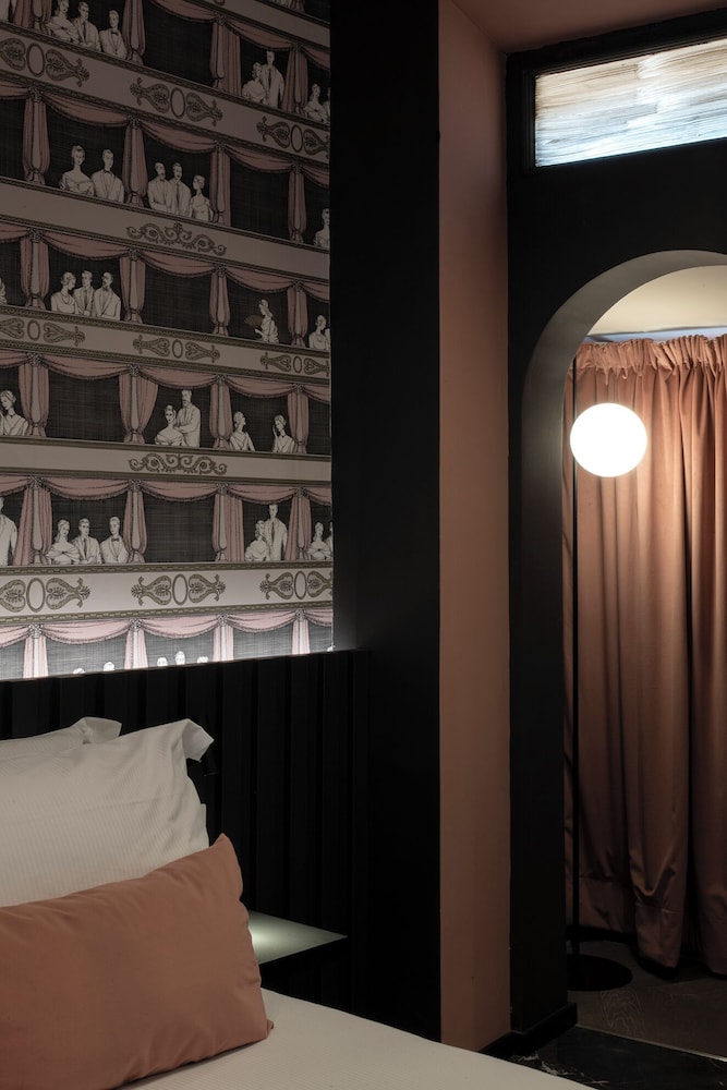 Colonna Collection