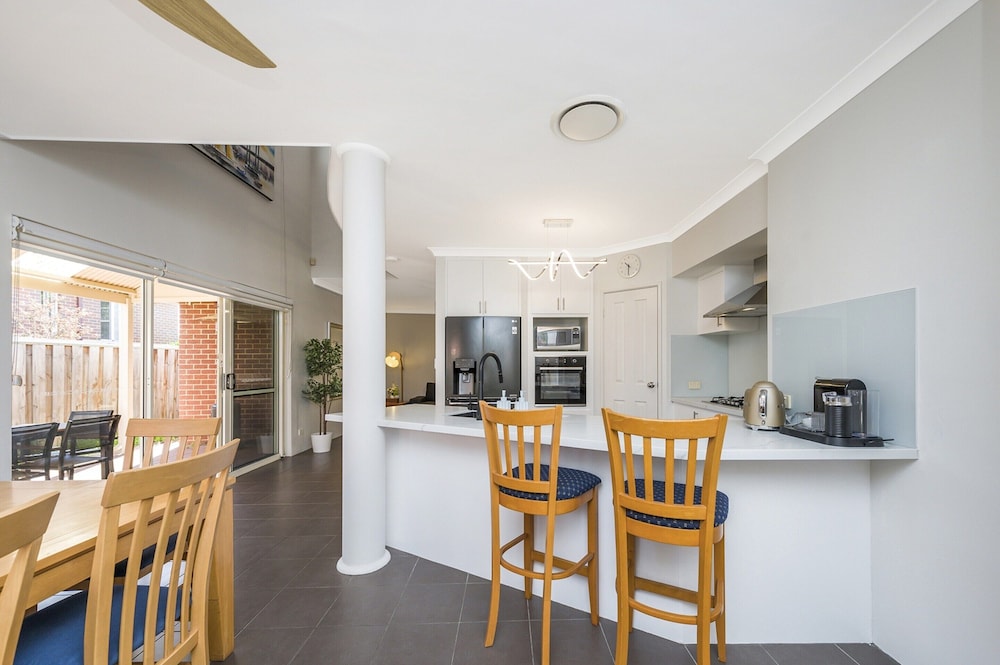 Stylish 3-bed Townhouse With Courtyard & BBQ