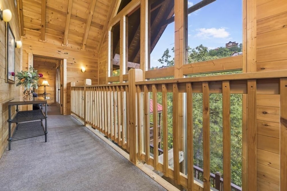 Soaring Spirit - 5 Bedrooms, 5 Baths, Sleeps 18 Home by RedAwning