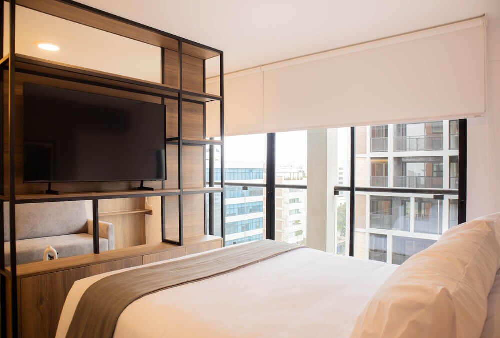 Majestic 1BR With Balcony in Miraflores