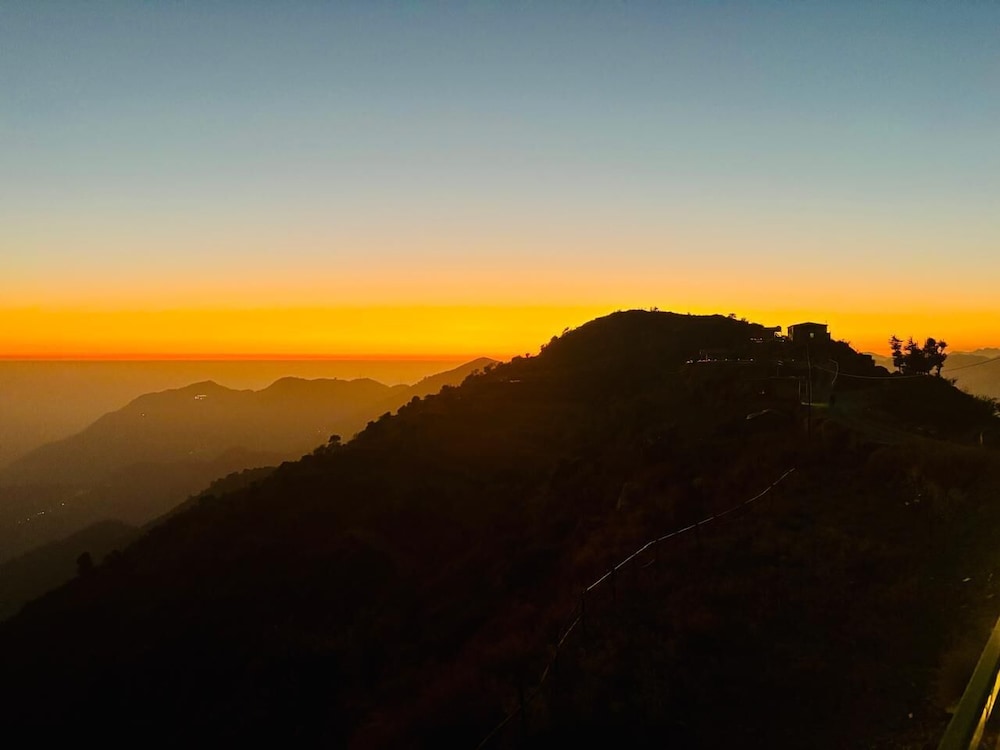 Deodar Inn resort