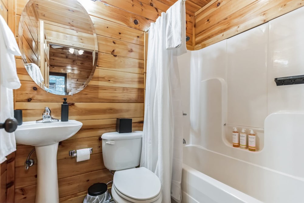Summit View Way Resort Cabin w Hot Tub Deck w Views Pool Table