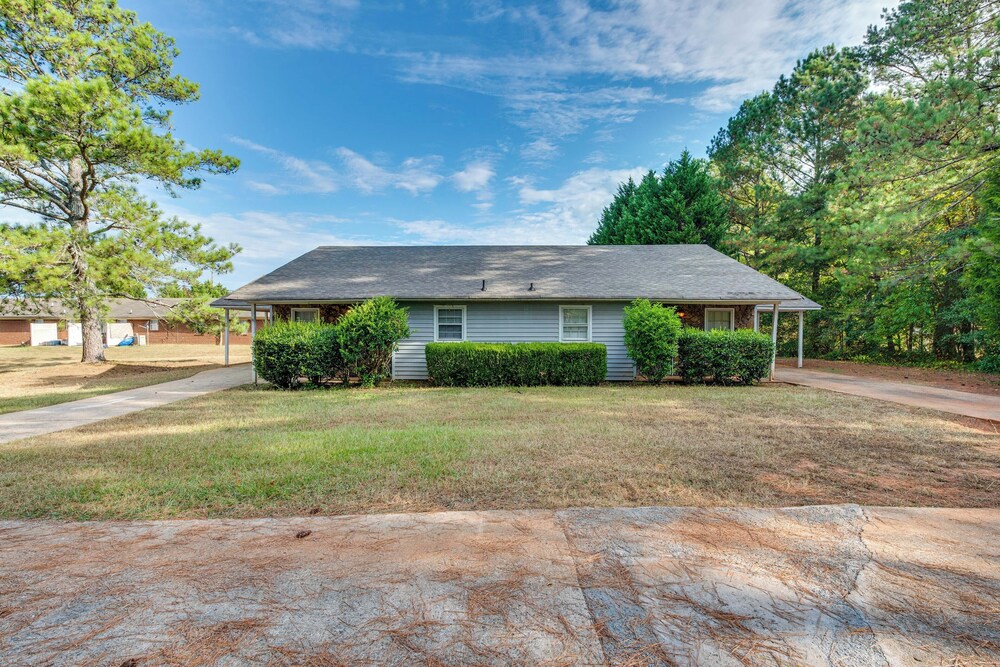Cedartown Haven w/ Private Patio: Near Downtown!