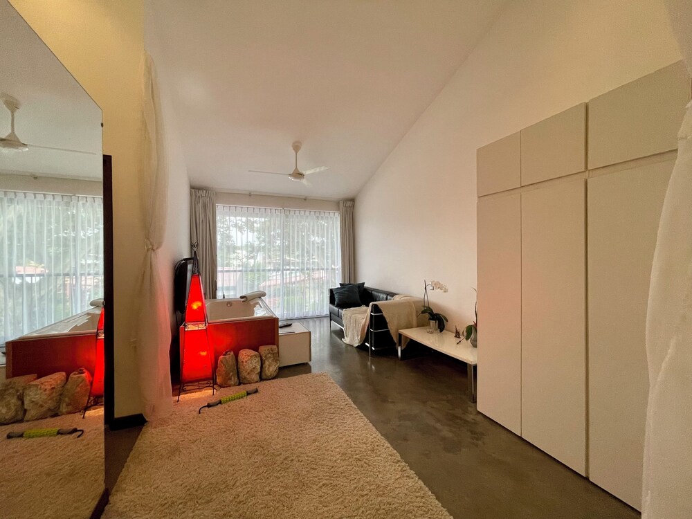 Beautiful Spacious Loft 2 Bedrooms 2 Full Baths 2 car Garage in Downtown