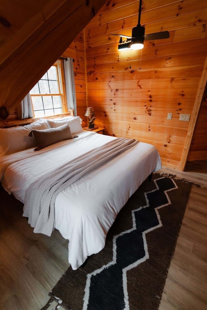 Sleeps 16! Luxury Cabin With Game Room & Hot Tub