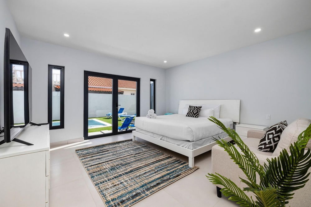 Brand New Modern Villa w 3BR 2 5BA Privatepool