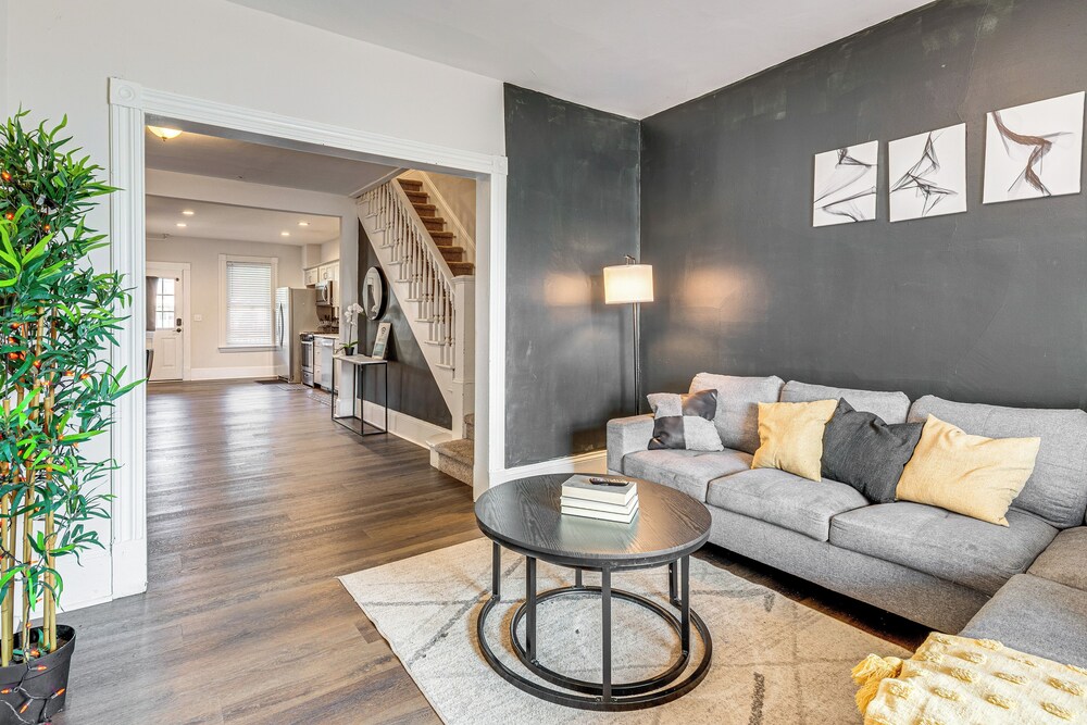 Stay & Play in Dtwn Stroudsburg: Updated Townhouse