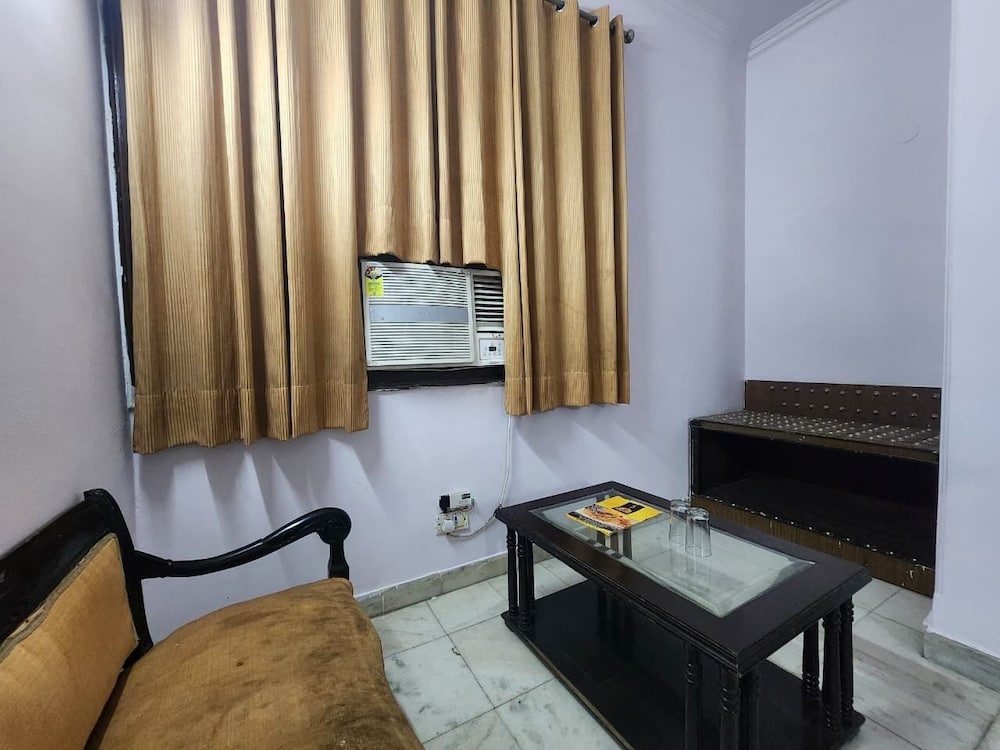 Hotel Grand Central Near Karolbagh Metro