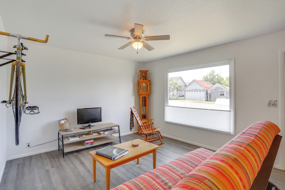 11 Mi to Arcata Bay: Home w/ Garden in Blue Lake!