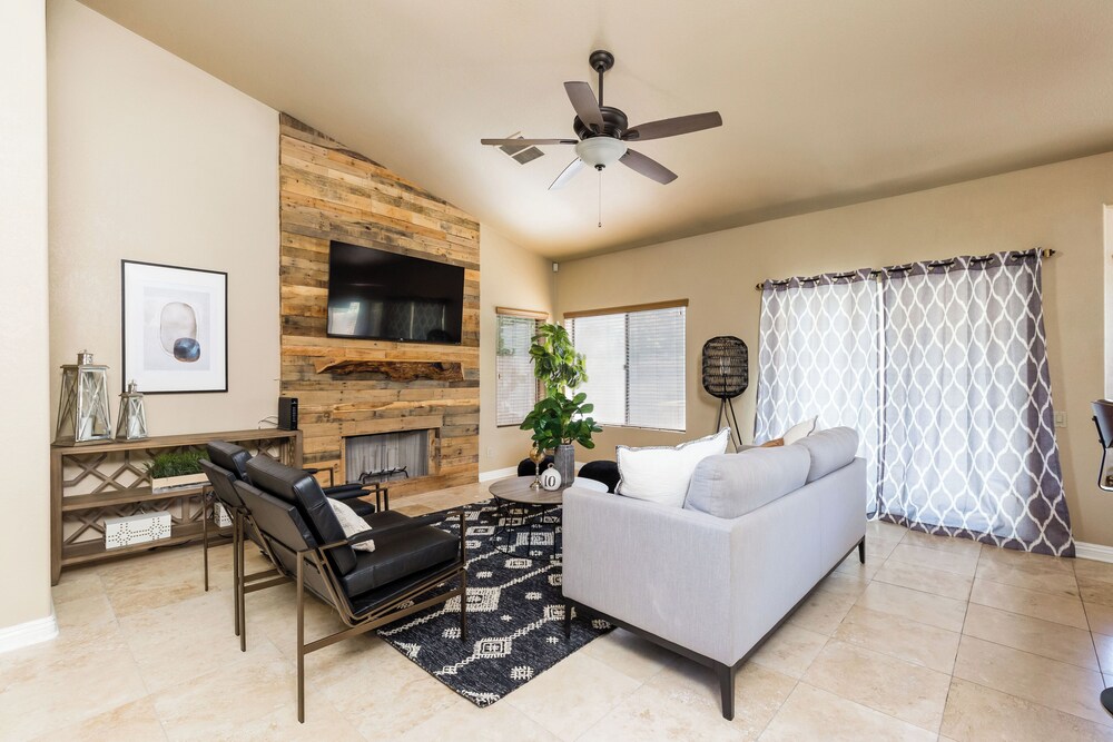 Scottsdale Oasis- Pool - Game Room - Putting Green
