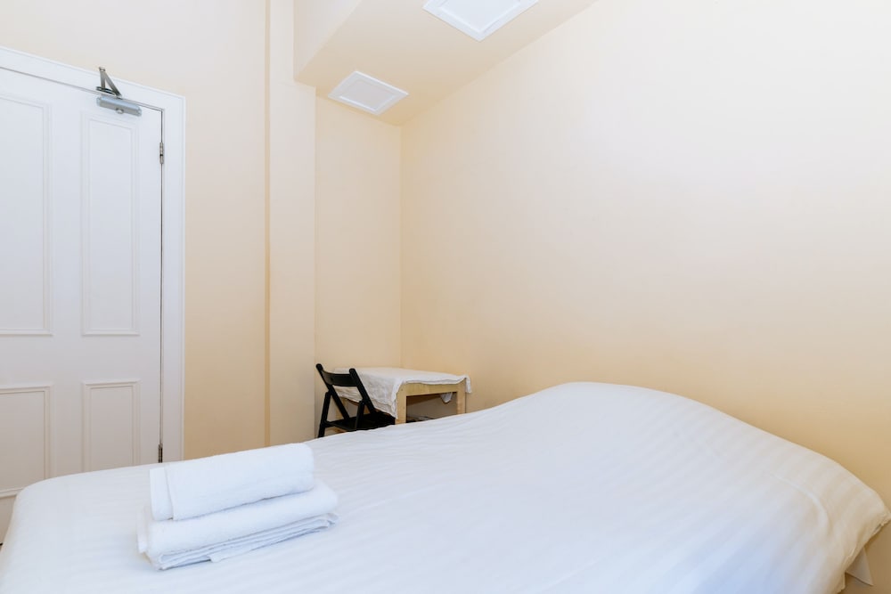 Spacious 4 Bedroom Apartment Near The Meadows/old Town view 4