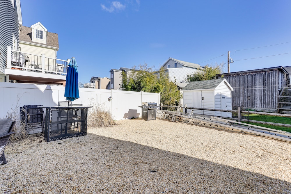 Milford Vacations - Milford Vacation Rental 1 Block to Beach! - Property Image 6