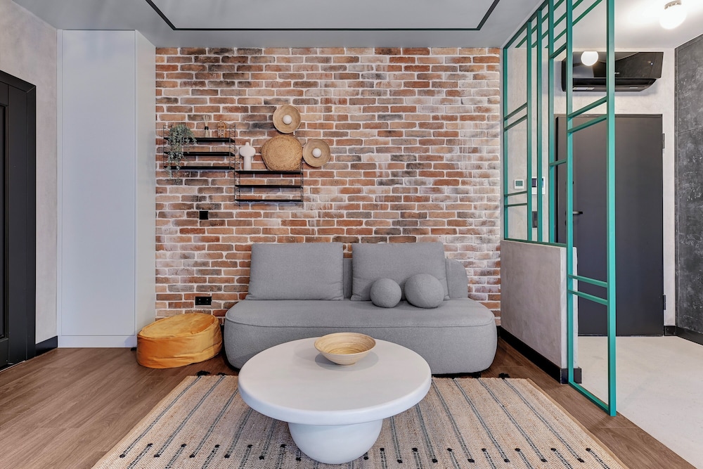 Doki Living - Foodhall & Parking by Downtown Apartments