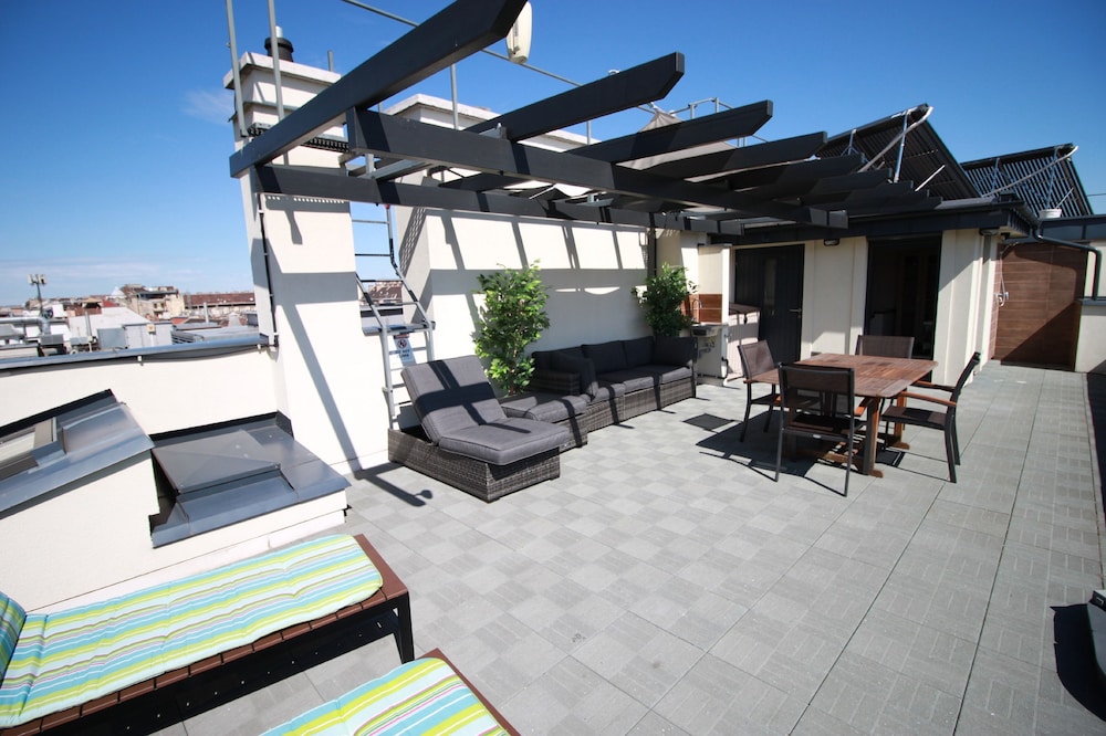 Budapest Easy Flat - Penthouse Basilica