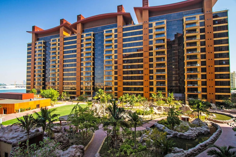 Exquisite 2BR w Exclusive Beach Access at the Palm