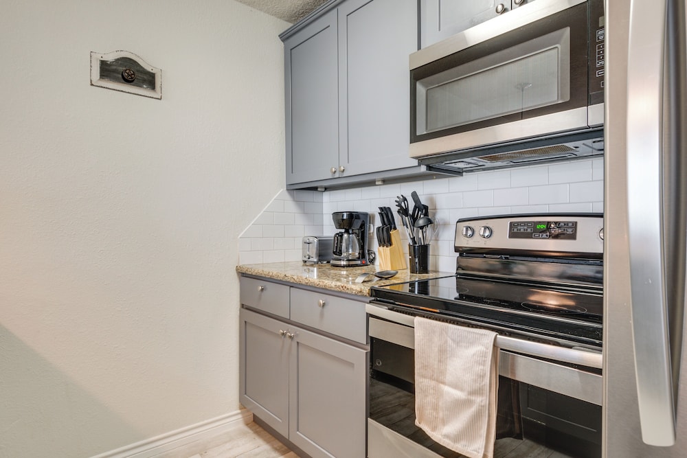 Lake Conroe Condo: Patio & Water Views view 2
