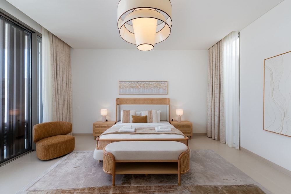 Luxe 4BR Villa Private Pool Beach Al Zorah