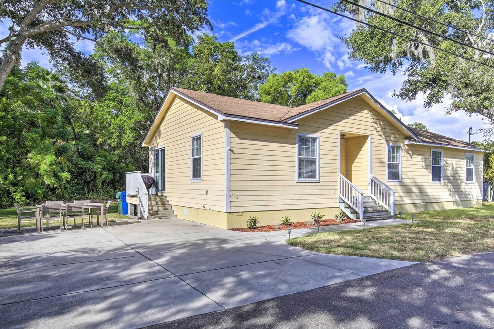 Home w/ Yard: 1 Mi to Indian Rocks Beach & Golf view 3