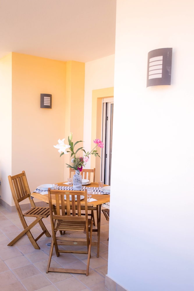 A04 - Large Modern 1 bed Apartment with pool by DreamAlgarve