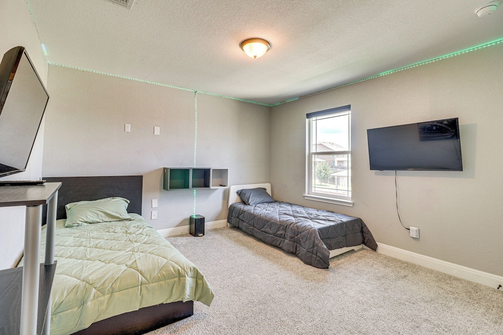 5 Mi to Old Town Hutto: Star Ranch Golf Retreat