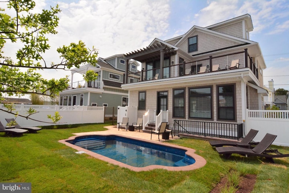 Lake Avenue 22