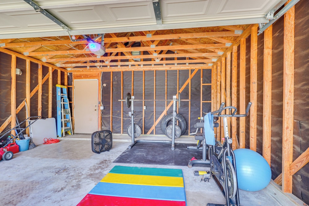 17 Mi to Dtwn Austin: Family Home w/ Patio!