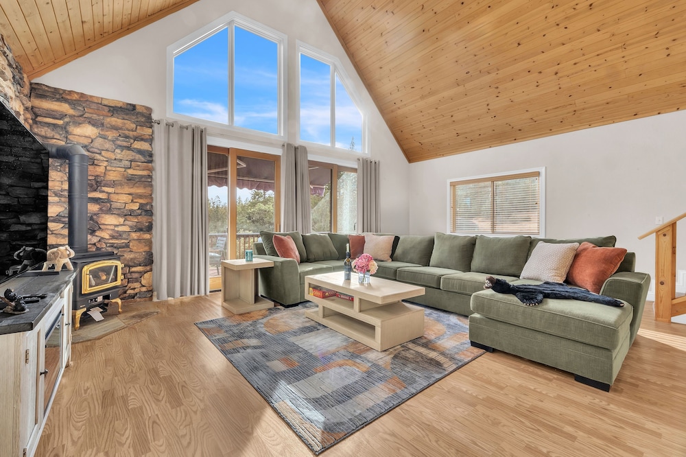 Prasad Retreat - Sunny Home W/ Deck & Air Hockey 3 Bedroom Home by Bear Valley Vacation Rentals
