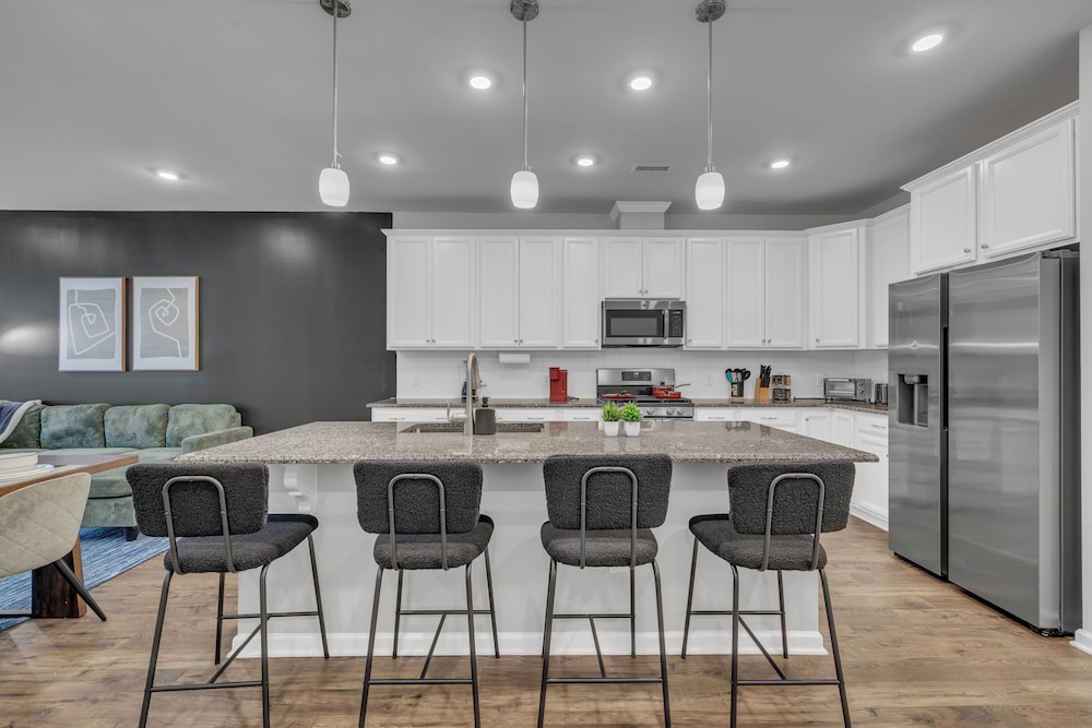King 4BR Townhouse to Downtown Durham