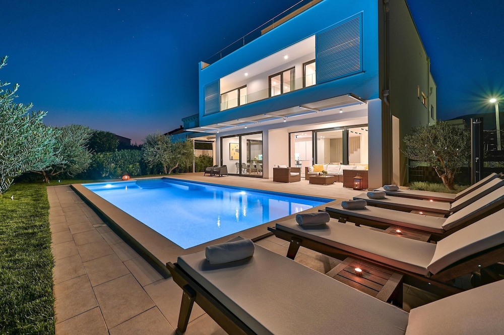 5-bedroom Villa Near Split With Pool