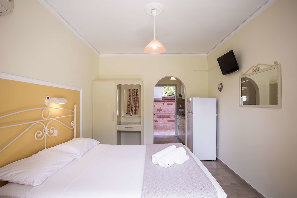 Mathraki Resort