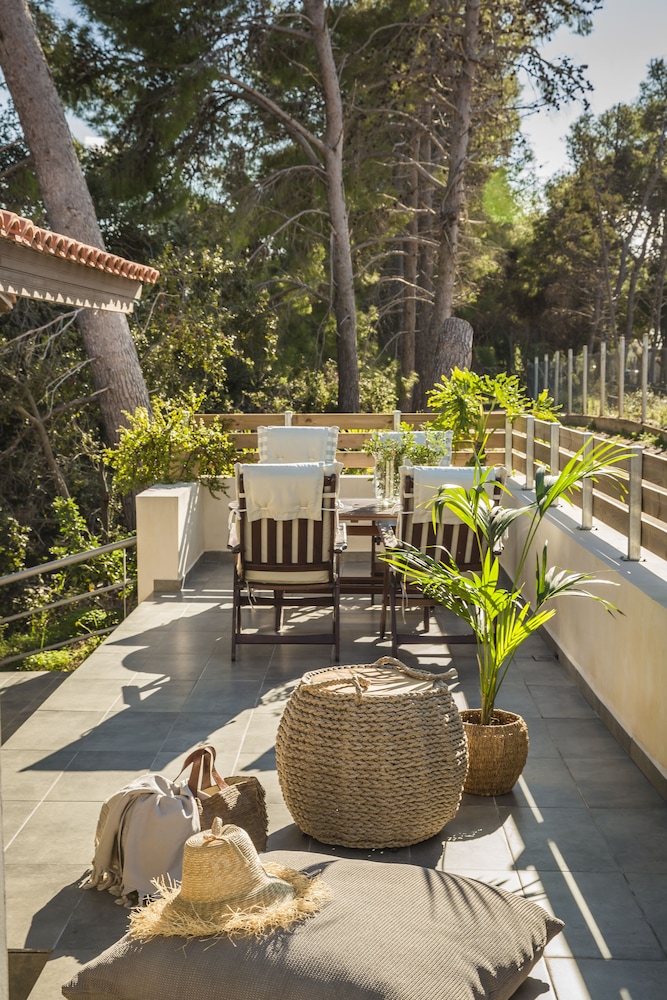 Malibu Studios & Apartments