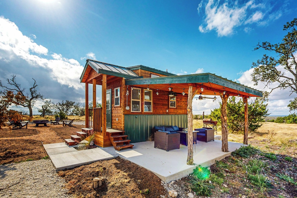 Charming Studio Cabin on the Ranch