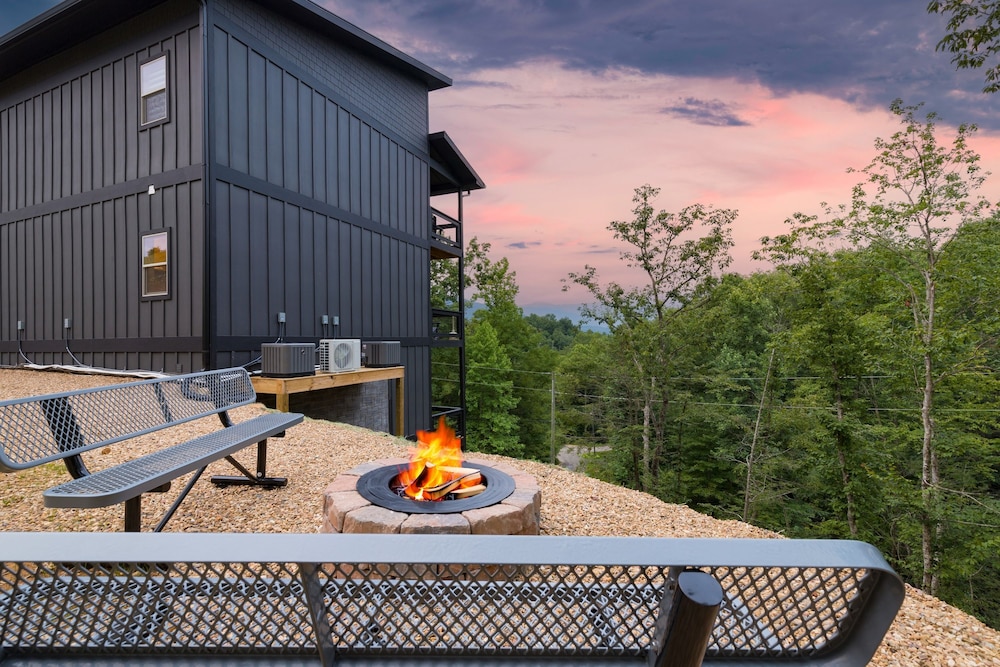 Rambling Ridge Lodge Endless Amenities Fun Indoor Pool Hot Tub A Arcade Game Room