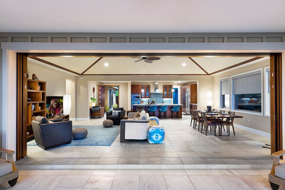 Unbelievable Ocean Front View w Pool - AC - Outdoor Seating!- Vrkcv