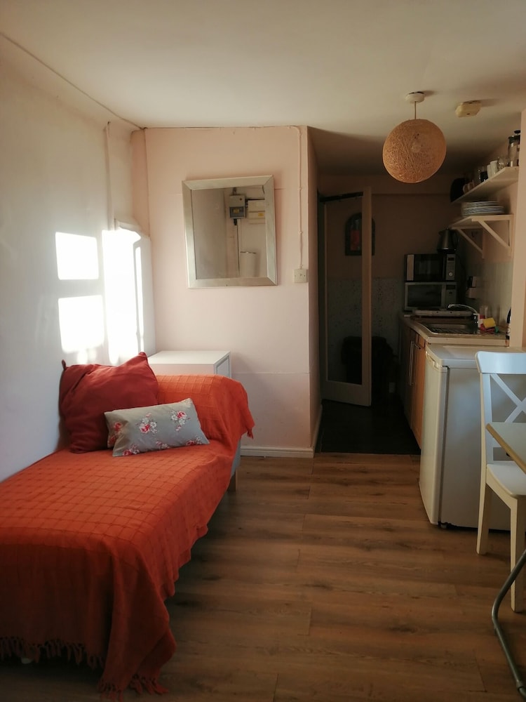 Lovely Studio in Twickenham view 5