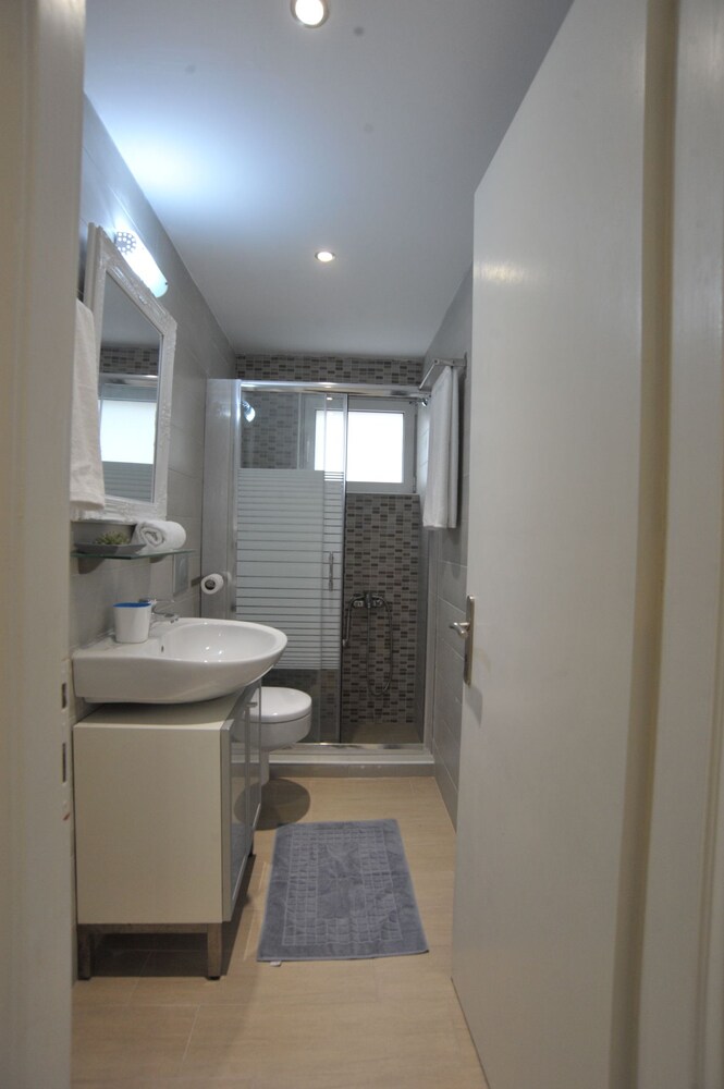 Vanessa's Rooms & Apartments