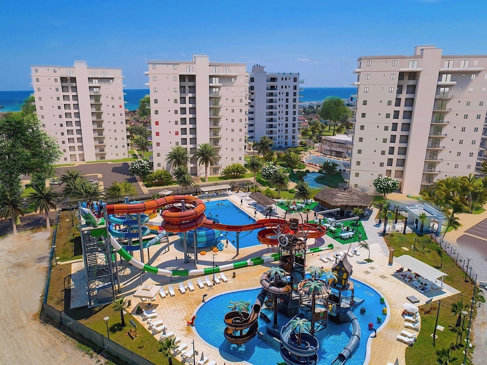Isabella Pool Apartments