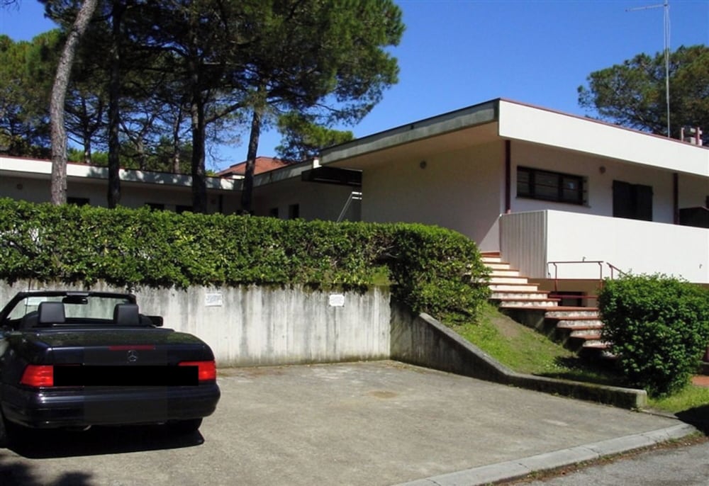Functional Flat With Balcony for 7 Guests in Lignano Sabbiadoro