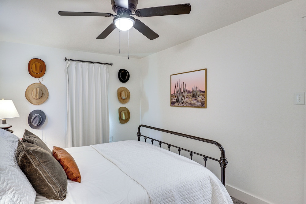 1 Mi to Texas Tech: Home w/ Large Outdoor Space!
