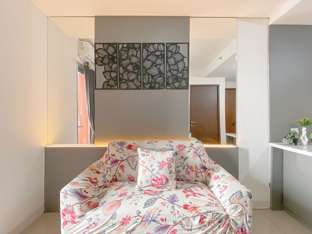 Cozy Neutral 2Br Apartment At Transpark Juanda Bekasi Timur