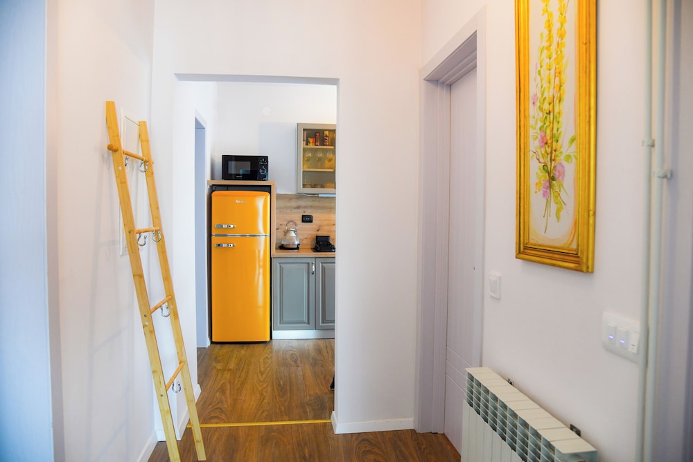 Tweet apartments