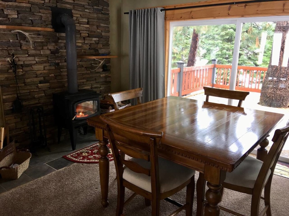 Ashland Vacations - Mountain Pine Cabin - Sleeps 6 - Pet Friendly - Property Image 17