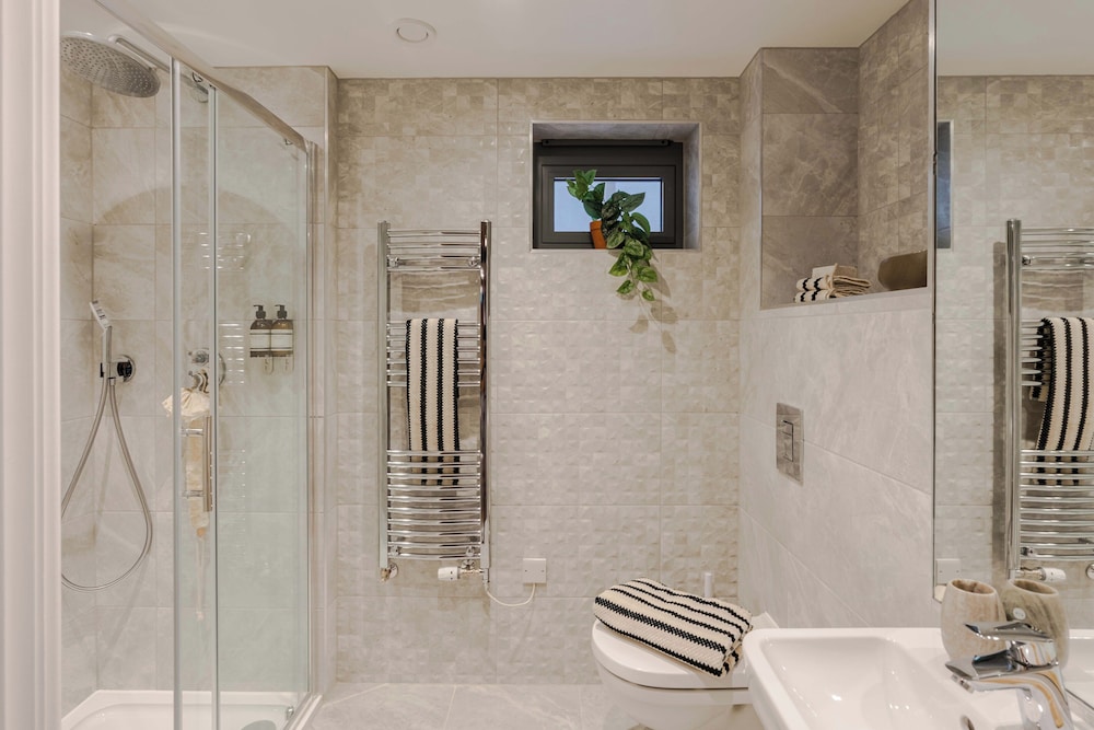 Waterside Living I Luxe Apartments